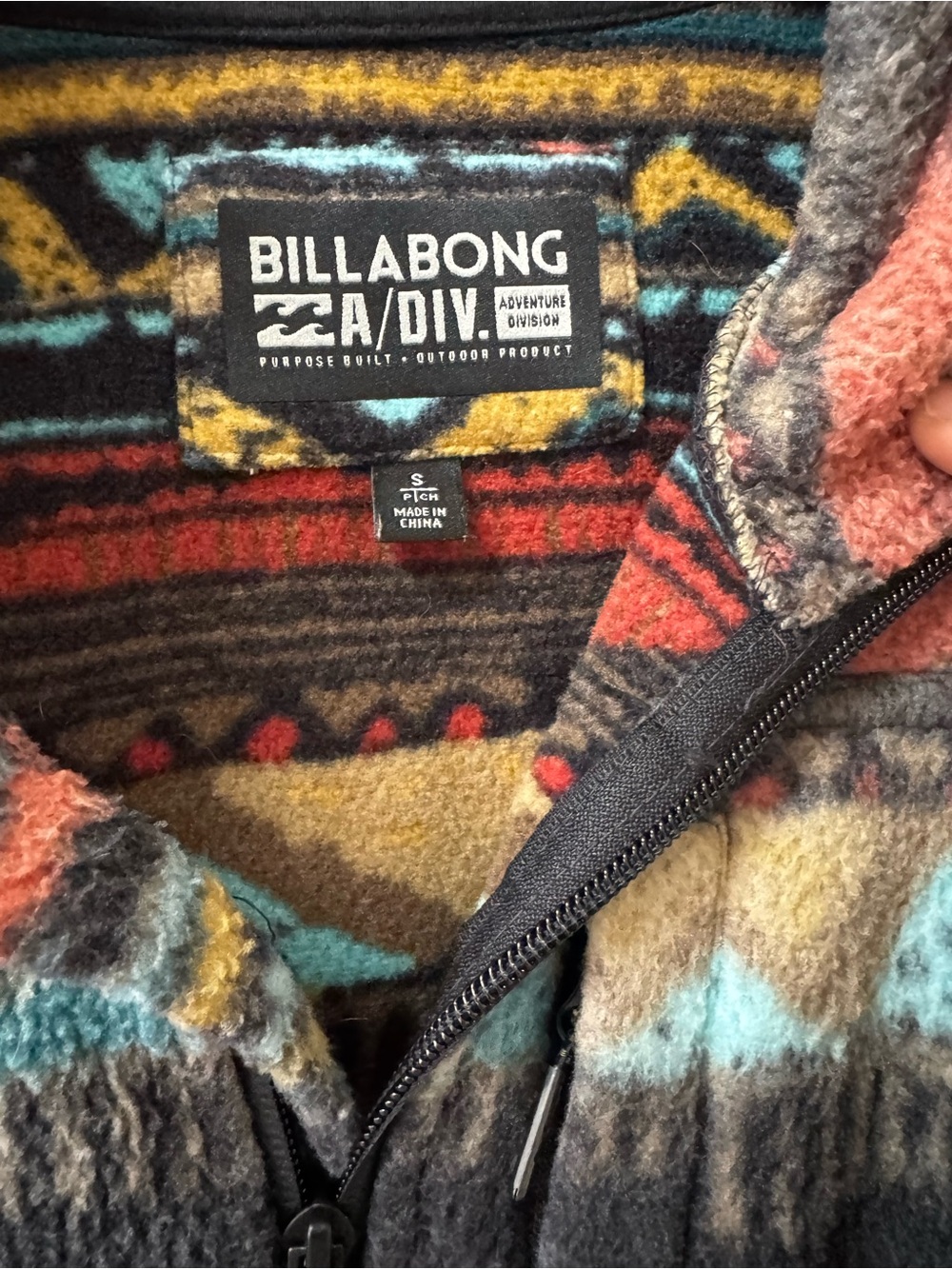 Billabong Men’s Black Multicolor Patterned Half-Zip Fleece Pullover - Picture 2 of 9